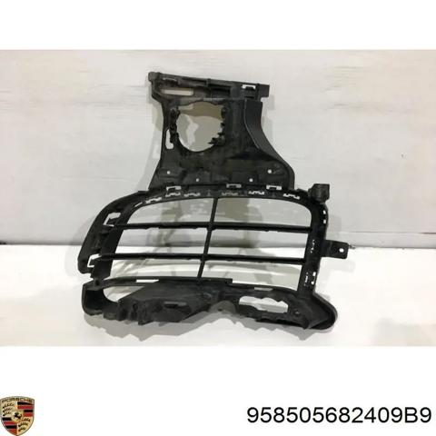 Решетка переднего бампера, правая 958505682409B9 PORSCHE