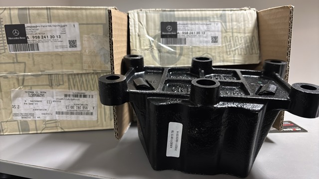 Задняя опора двигателя A9412418713 MERCEDES