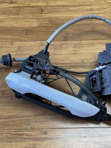 Ручка задней двери наружная 4M8837206B VAG