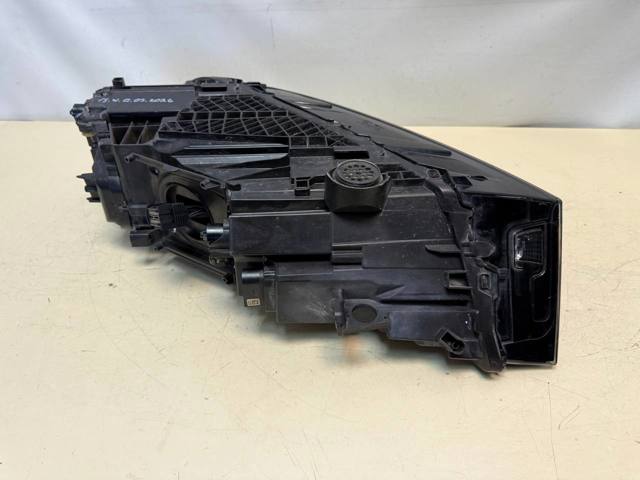 4M0941784 VAG Правая фара купить в Кривой Рог