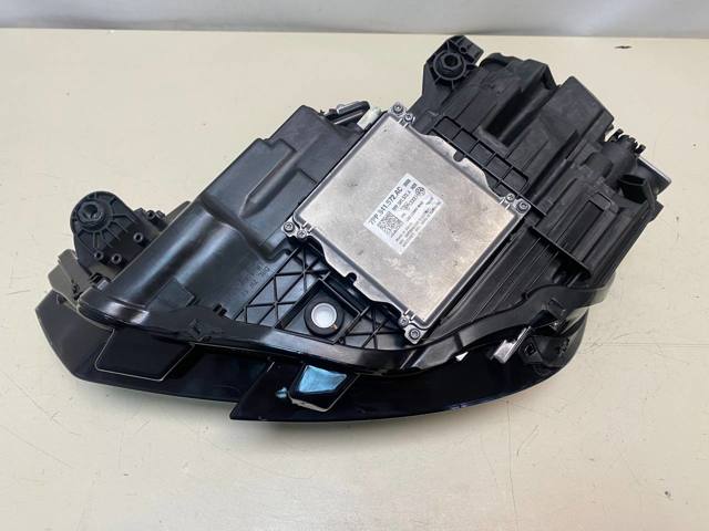 8V0941774C VAG Фара правая купить в Ровно