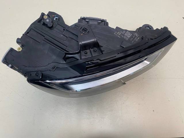 VAG 8V0941774C Правая фара в наличии Полтава