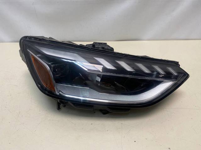 Фара правая 8W0941012B VAG