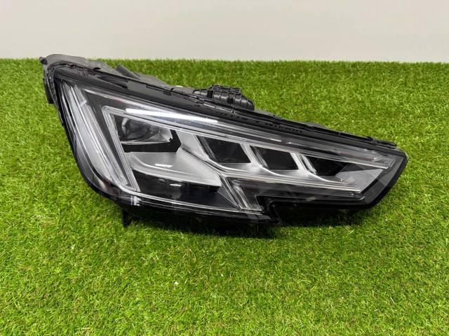Вставка фары правой 8W0941784 VAG
