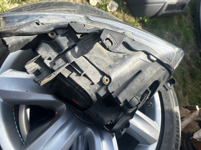 4L0941004 VAG Правая фара купить в Украина