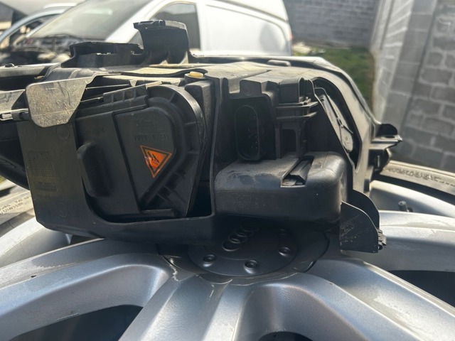 4L0941004 VAG Фара правая купить в Запорожье