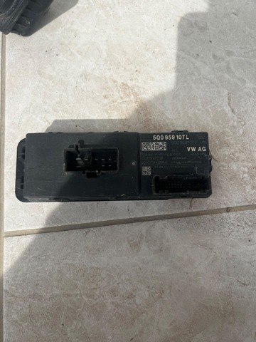 Блок управления открытия крышки багажника 5Q0959107L VAG