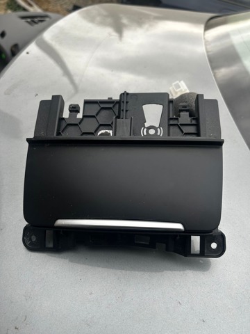 Пепельница центральной консоли 8K0857951 VAG