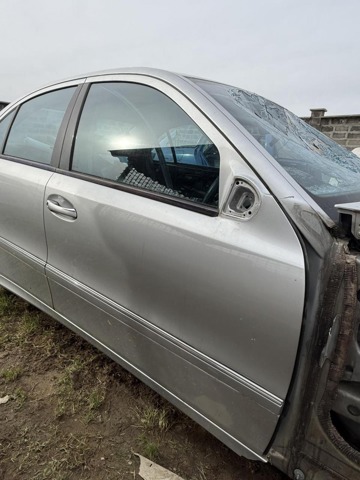 Пассажирская передняя дверь A2117201405 MERCEDES