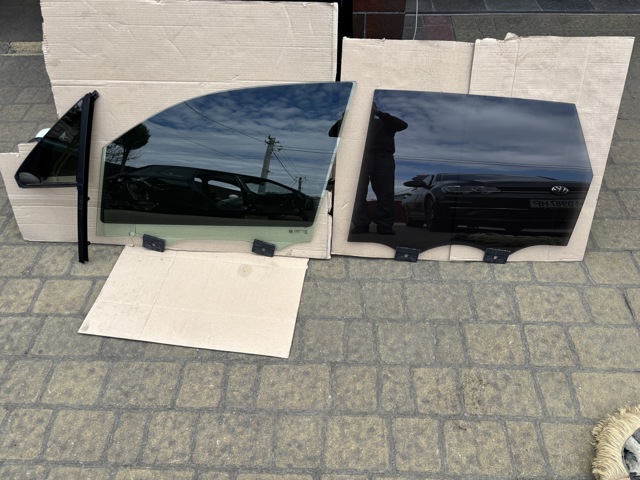 760845025C VAG Стекло двери задней левой купить в Украина