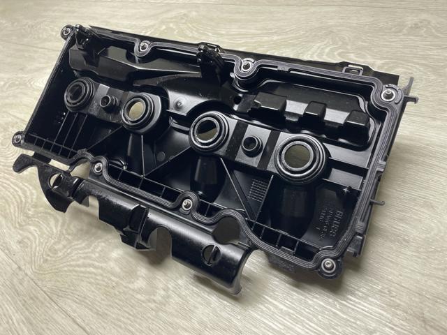 Крышка клапанов 05L103469D VAG
