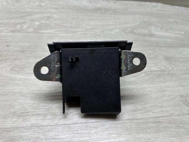Замок двери багажника 2G6827505B VAG