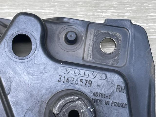 VOLVO 31424579 Кронштейн крепления крыла переднего правого передний в наличии Павлоград