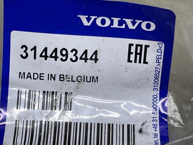 VOLVO 31449344 Заглушка (решетка) противотуманных фар бампера переднего правая в наличии Киев