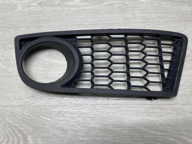 Решетка бампера переднего левая нижняя 51118048967 BMW