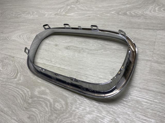 51137371747 BMW Решетка радиатора левая купить в Ужгород