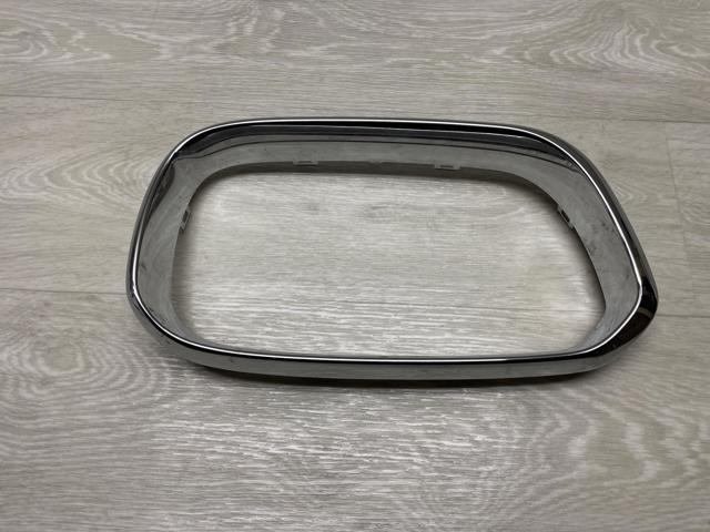 Решетка радиатора правая 51137371748 BMW