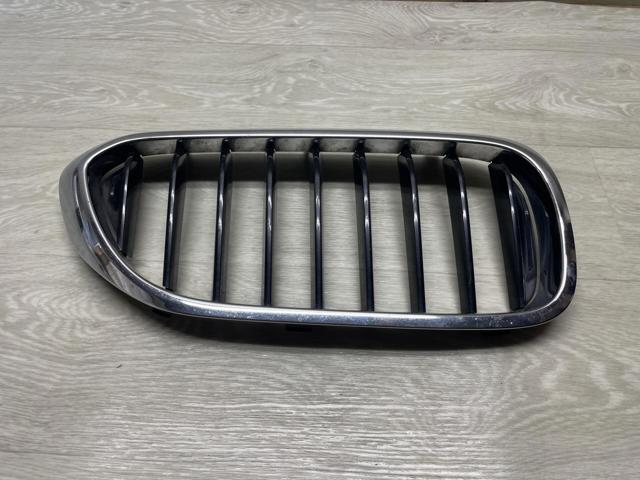 Решетка радиатора правая 51137383520 BMW