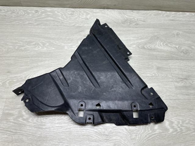Лючок подкрылка переднего левого 51758082493 BMW