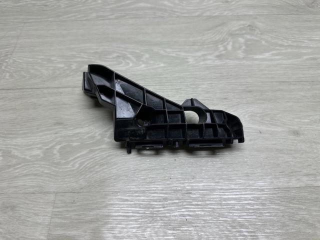 TOYOTA 5253553040 Кронштейн бампера переднего правый в наличии Украина