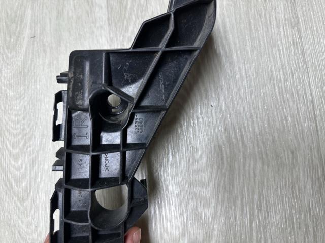TOYOTA 5253553040 Кронштейн бампера переднего правый в наличии Ужгород