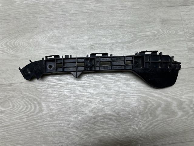 Кронштейн бампера заднего, правый 5257576010 TOYOTA