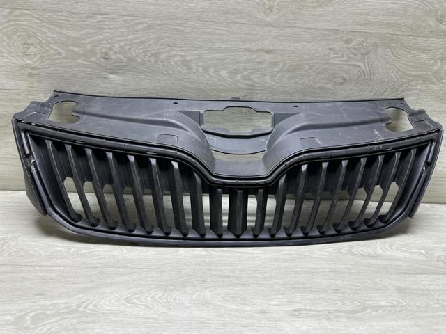 Решетка радиатора Skoda Rapid