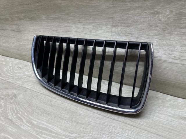 7120008 BMW Решетка радиатора правая купить в Сумы