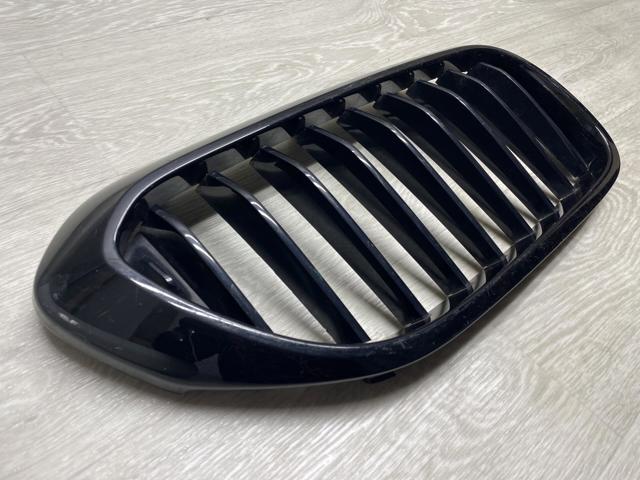 BMW 7383520 Решетка радиатора правая в наличии Киев