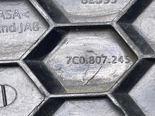 VAG 7C0807245 Решетка бампера переднего левая верхняя в наличии Сумы