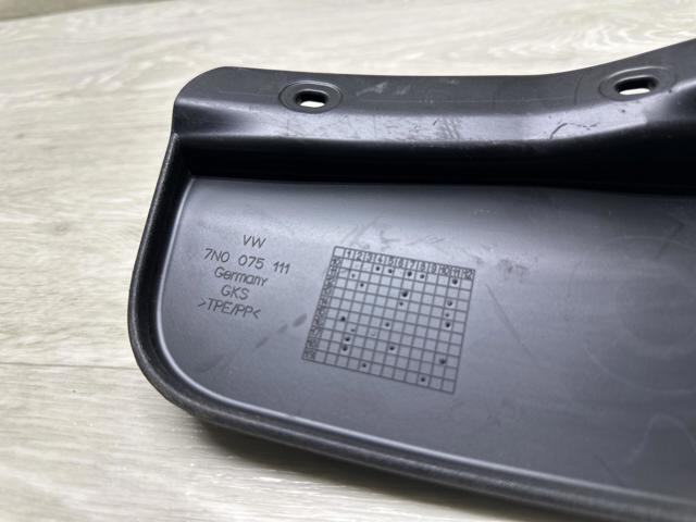 VAG 7N0075111 Брызговики передние, комплект в наличии Львов