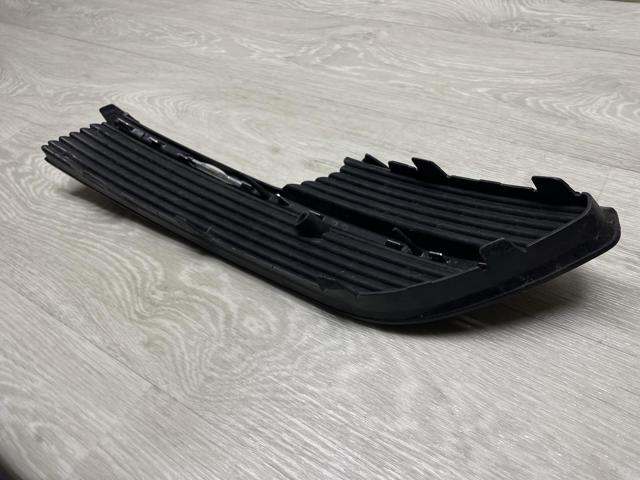 VAG 8V3807681A Заглушка (решетка) противотуманных фар бампера переднего левая в наличии Николаев