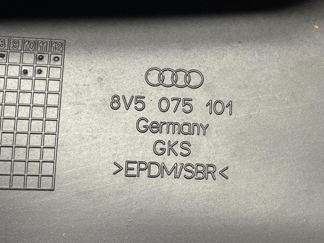 VAG 8V5075101 Брызговики задние, комплект в наличии Черновцы