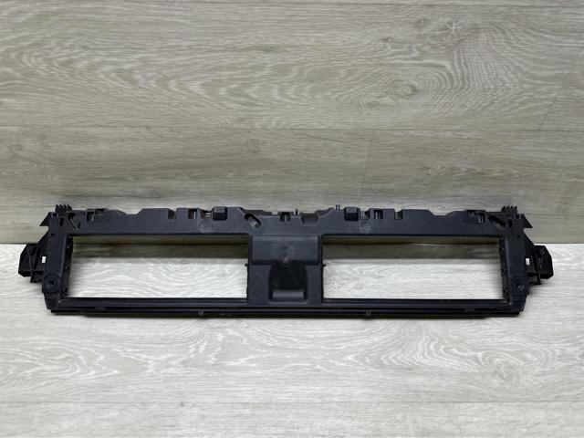 8W0807771F VAG Кронштейн решетки радиатора купить в Каменское