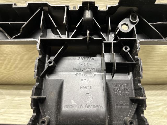 8W0807771F Кронштейн решетки радиатора купить Украина