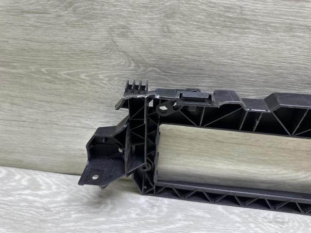 8W0807771F VAG Кронштейн решетки радиатора купить в Черкассы