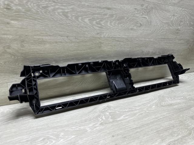 VAG 8W0807771F Кронштейн решетки радиатора в наличии Павлоград