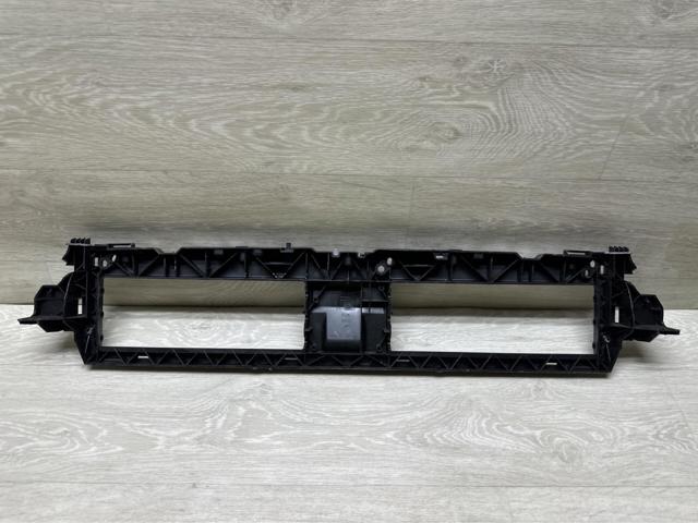 8W0807771F VAG Кронштейн решетки радиатора купить в Черновцы