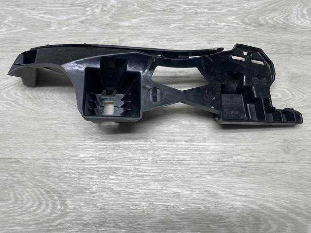 Левый кронштейн заднего бампера A2138850065 MERCEDES