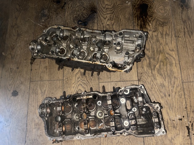 Головка блока цилиндров (ГБЦ), правая 1110109131 TOYOTA