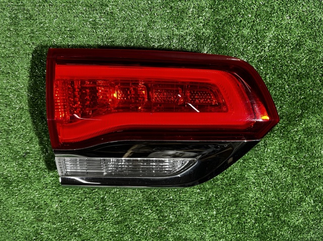 Задняя левая внутренняя фара 68110047AF CHRYSLER