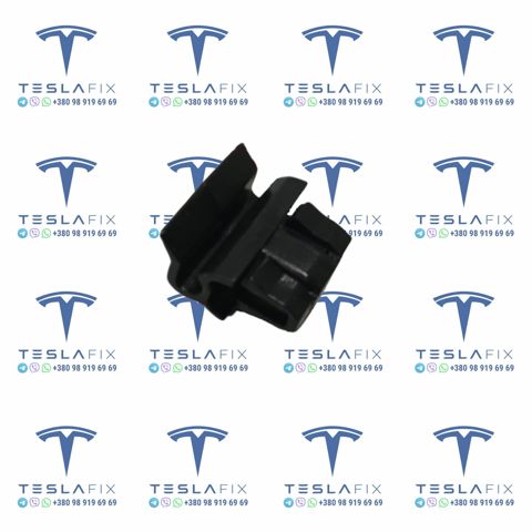 Пистон (клип) крепления обшивки крышки багажника 110696100C Tesla Model
