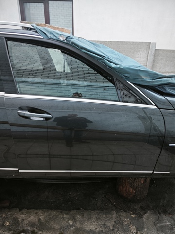 Пассажирская передняя дверь A2047200205 MERCEDES