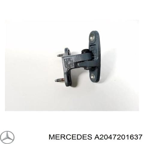 Петля передней двери правая A2047201637 MERCEDES