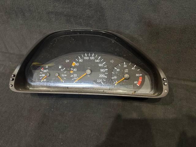 2105400548 MERCEDES Приборная доска (щиток приборов) купить в Павлоград