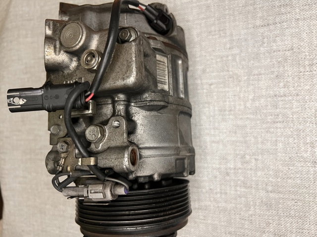 Компрессор климатической установки 64526987890 BMW