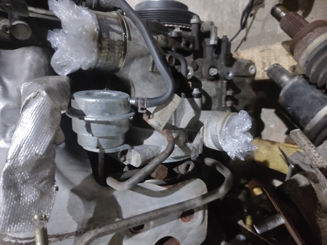 Крышка выпускного коллектора LR025679 LAND ROVER