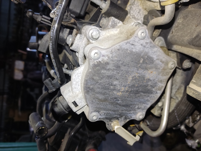 LAND ROVER LR047384 Насос вакуумный в наличии Днепр