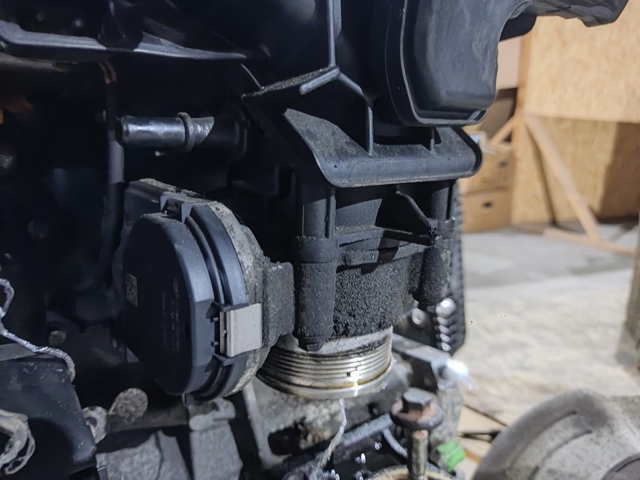 Дроссельная заслонка LR049646 LAND ROVER
