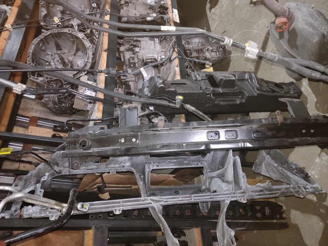 Швеллер заднего бампера LR059014 LAND ROVER